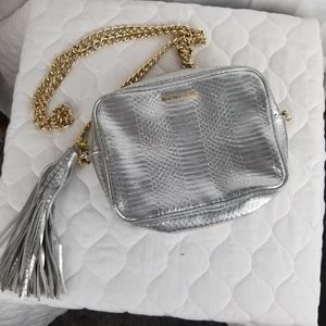 💥 3/$30 Victoria's Secret silver crossbody bag EUC